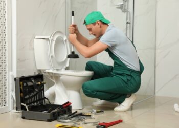 Mẹo thông tắc bồn cầu đơn giản, hiệu quả