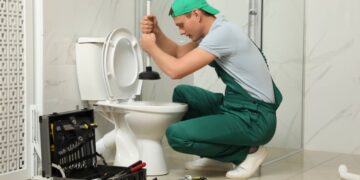 Mẹo thông tắc bồn cầu đơn giản, hiệu quả