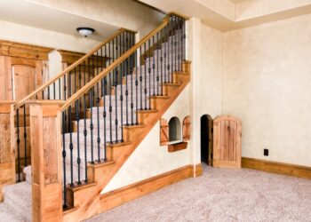 Cách Chọn Gạch Ốp Cầu Thang Đẹp, Bền Và An Toàn